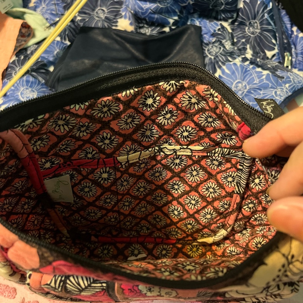 Vera Bradley shoulder bag.  Quilted Mocha Rose print.  Great condition! - Picture 7 of 7